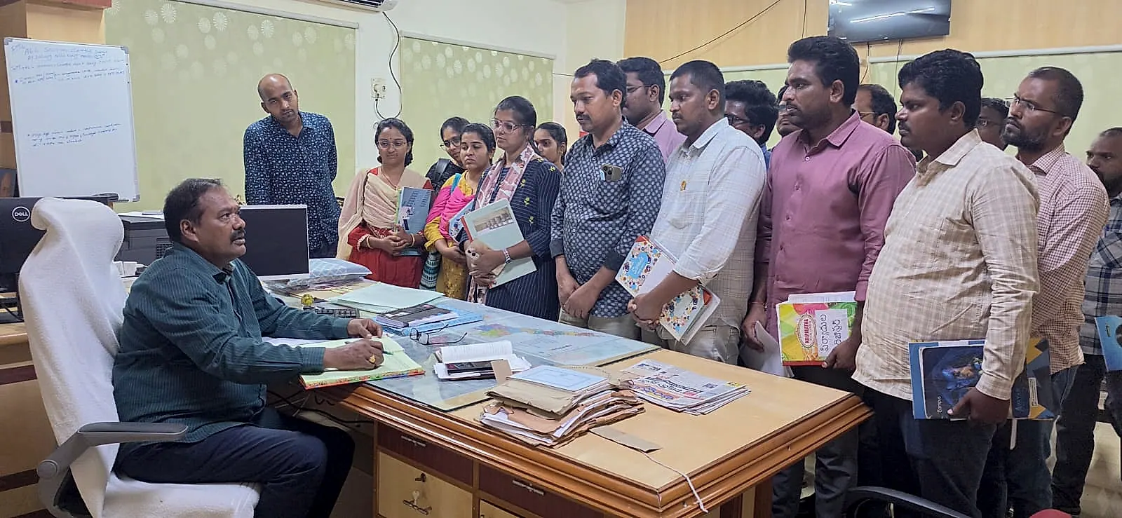 ప్రజా ఫిర్యాదులకు తక్షణ పరిష్కారం లక్ష్యం: ప్రొద్దుటూరు మున్సిపల్ కమిషనర్ సూచనలు