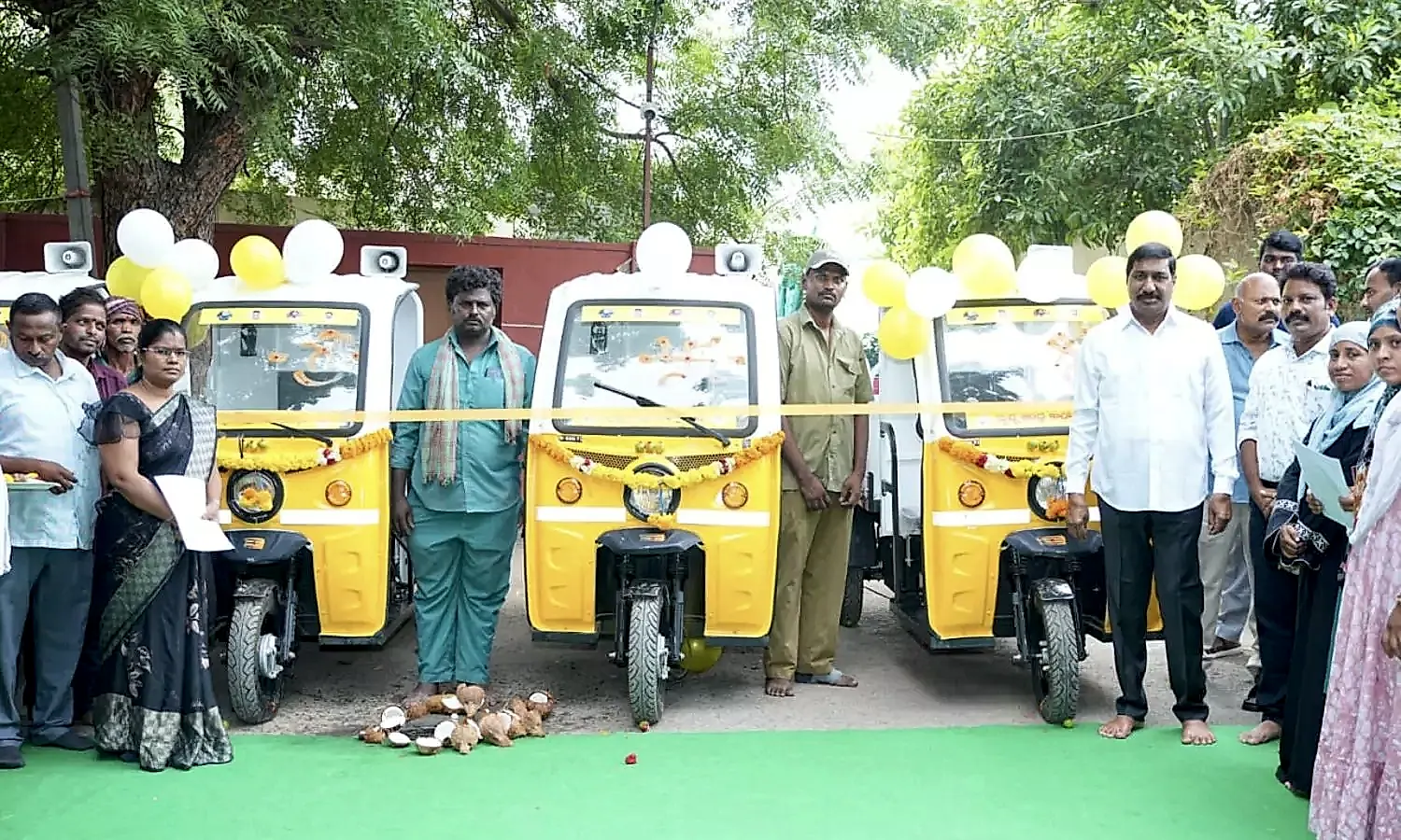 బనగానపల్లెలో పంచాయతీ కార్మికులకు ఈ-ఆటోలు అందజేసిన మంత్రి బీసీ జనార్దన్ రెడ్డి