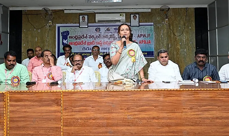 కర్నూలులో జర్నలిస్టుల మహాసభలో పాల్గొన్న గౌరు చరిత రెడ్డి