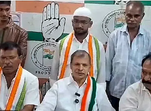 స్థానిక సంస్థల ఎన్నికల్లో వామపక్షాలు, మిత్రపక్షాలతో కలిసి కాంగ్రెస్‌ పోటీ