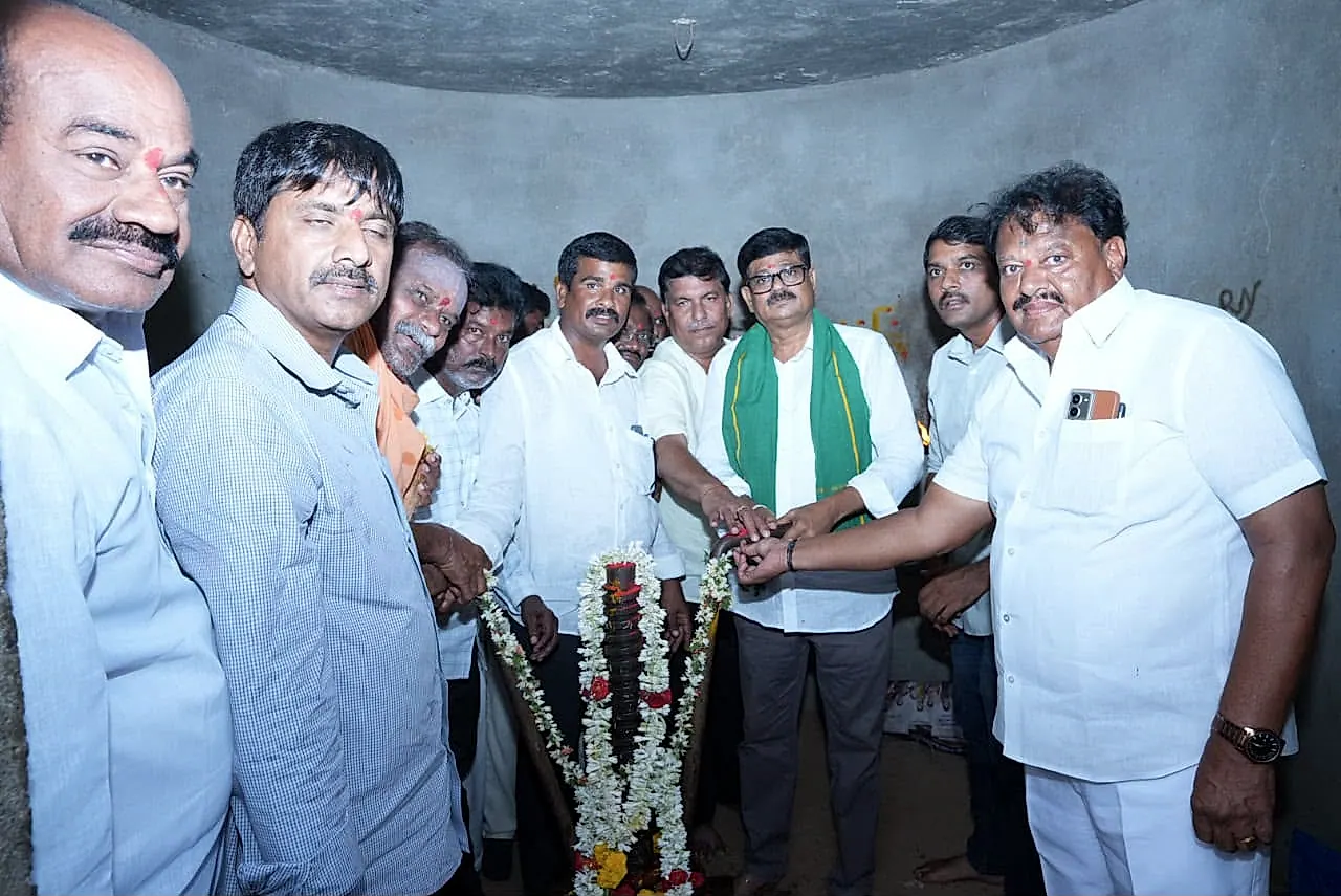 LSP డ్యామ్ నుండి చెరువులకు నీటి విడుదల