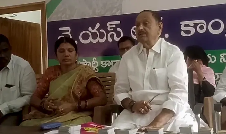 కార్యకర్తల అభిప్రాయాలకే ప్రాధాన్యం: రఘురామిరెడ్డి