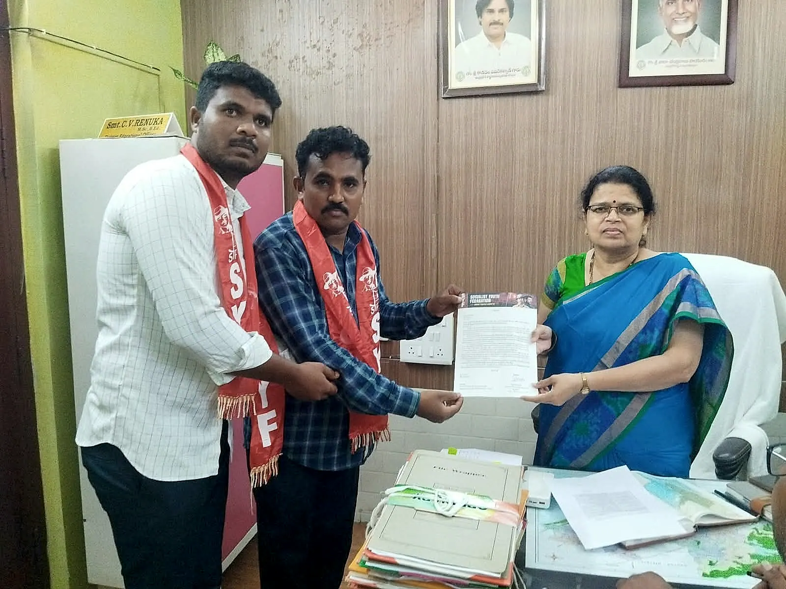ప్రైవేట్ పాఠశాలల అధిక ఫీజులపై సమగ్ర విచారణకు ఎస్‌వైఎఫ్ డిమాండ్