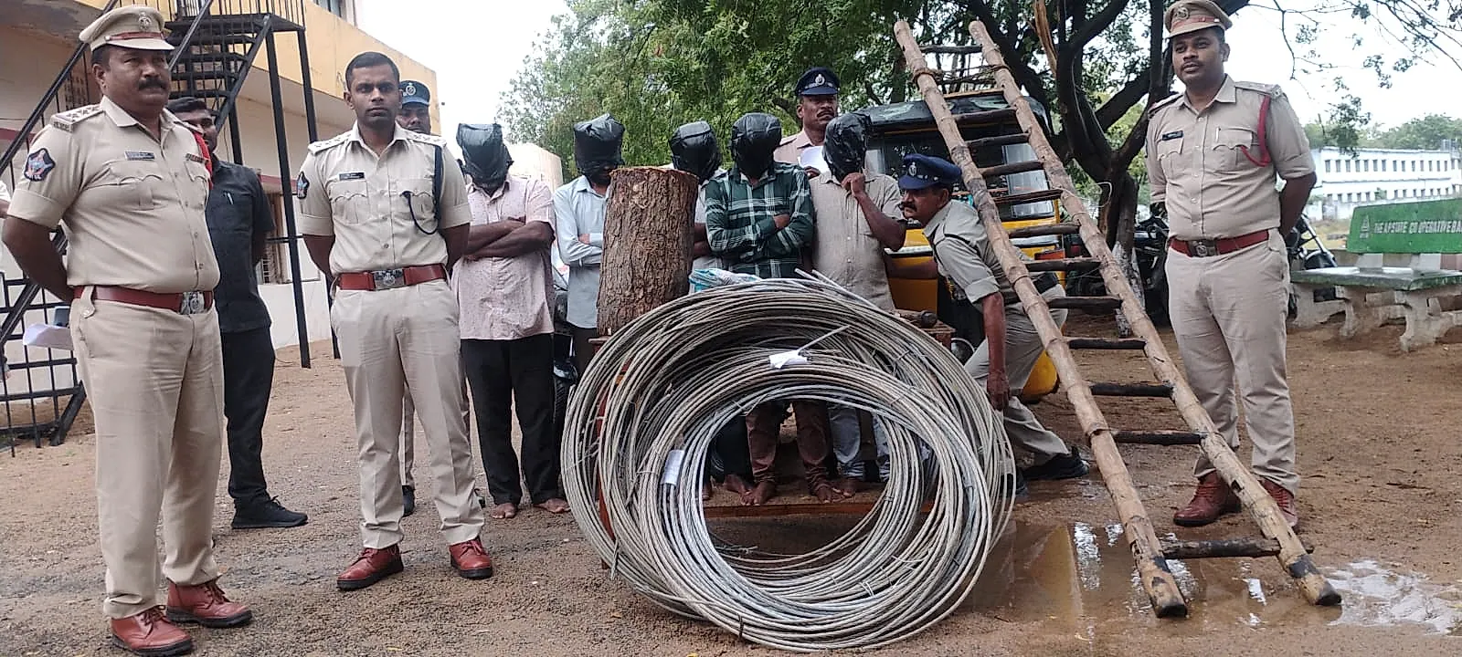 విద్యుత్ వైర్లు, ట్రాన్స్ఫార్మర్ కాపర్ చోరీ ముఠా అరెస్ట్