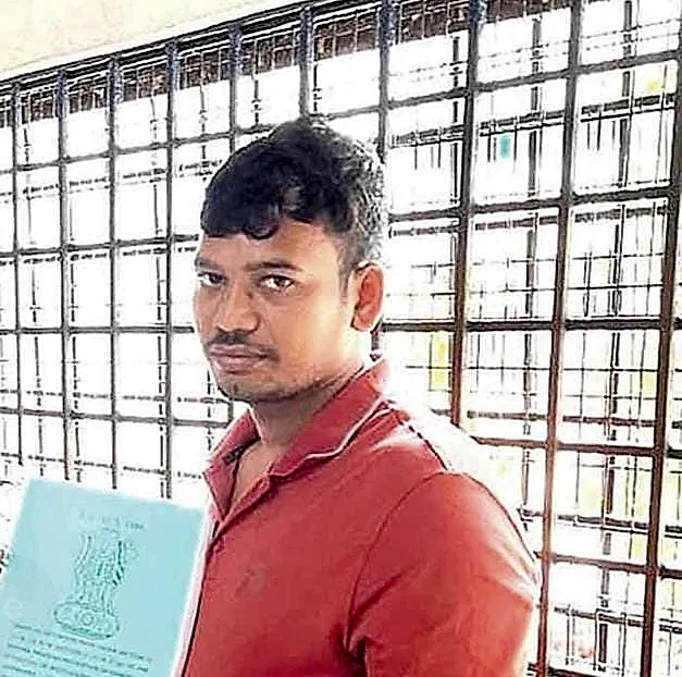 కడప జిల్లాలో ఎర్రచందనం స్మగ్లర్పై పోలీసుల కాల్పులు