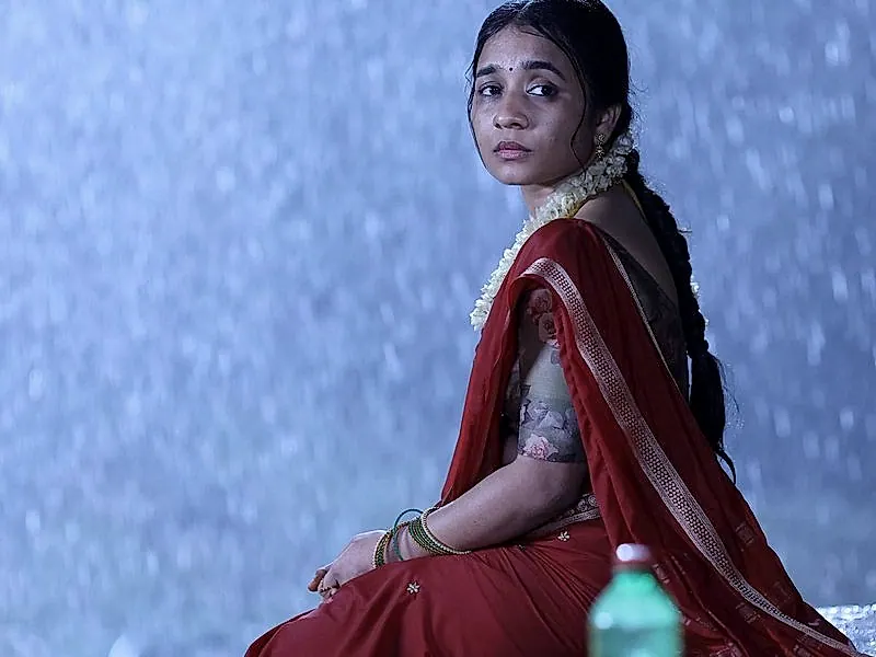 ‘మొద రాత్రి’ రివ్యూ: తొలిరాత్రి గదిలో మొదలైన కథ