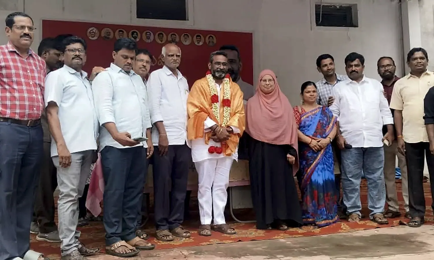 పత్తికొండలో విద్యార్థులకు కంప్యూటర్లు అందిస్తానన్న ఎమ్మెల్యే కేఈ శ్యామ్ కుమార్