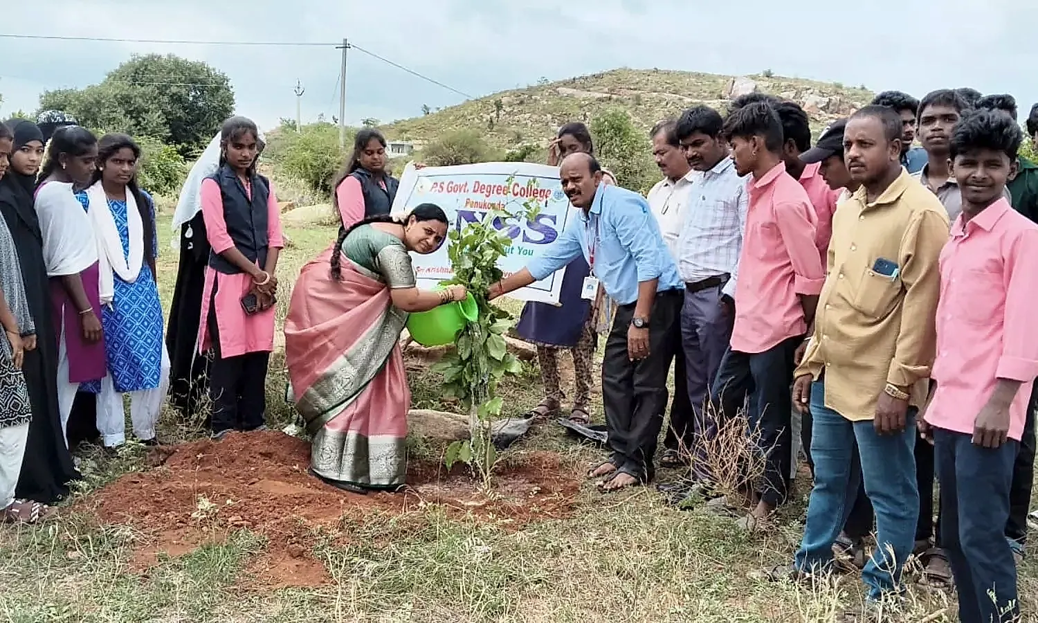 పెనుకొండ ప్రభుత్వ డిగ్రీ కళాశాలలో ఘనంగా ఎన్ఎస్ఎస్ దినోత్సవం