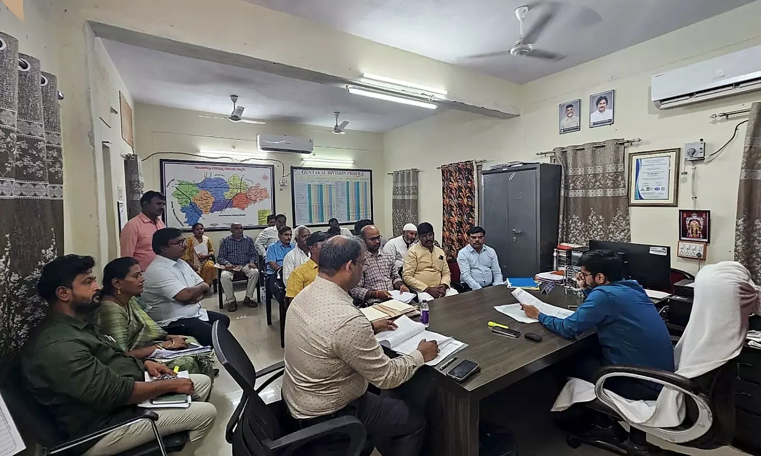 ట్రాన్స్మిషన్ లైన్ టవర్ల నష్టపరిహారం పై కలెక్టర్ సమీక్ష