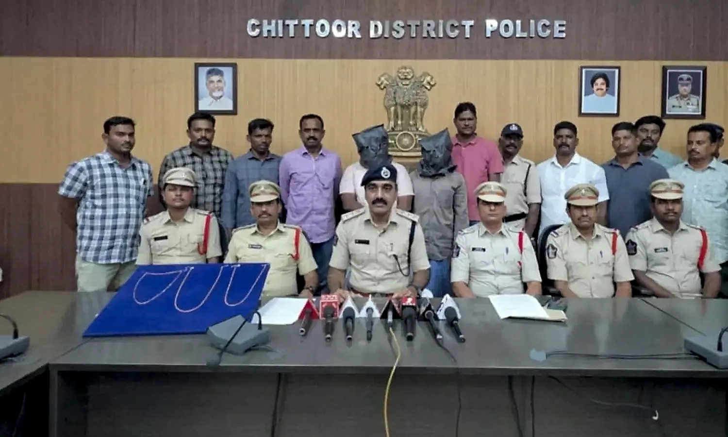చిత్తూరు జిల్లాలో అంతర్‌రాష్ట్ర చైన్ స్నాచింగ్ ముఠా అరెస్ట్