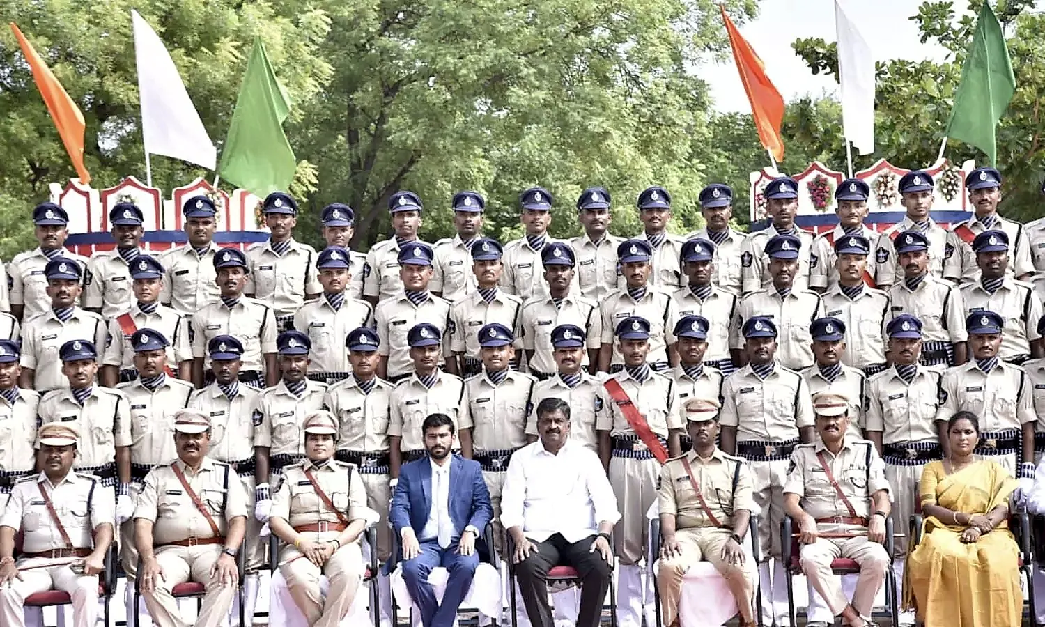 ఖాకీ యూనిఫామ్ బాధ్యతకు ప్రతీకం: పయ్యావుల కేశవ్