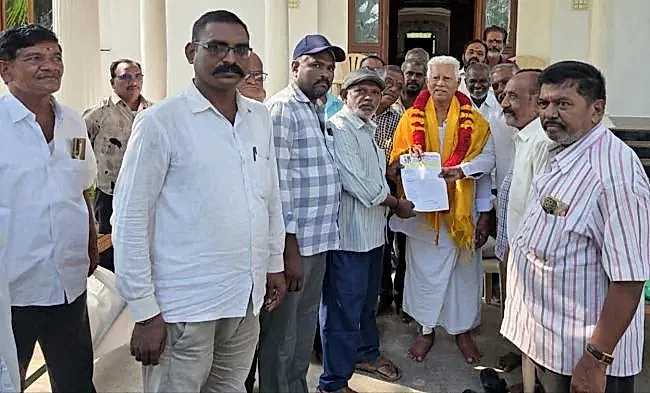 కల్లు గీత కార్మికుల సమస్యలు పరిష్కరించాలి: గౌడ సంఘం వినతి