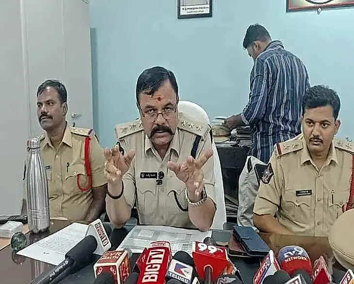 లింగాల మండలంలో అరటితోటలో గంజాయి సాగు: వ్యక్తి అరెస్ట్