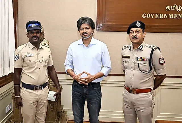 గుట్కా అక్రమ రవాణా కేసులో సాహసోపేతంగా వ్యవహరించిన హెడ్ కానిస్టేబుల్