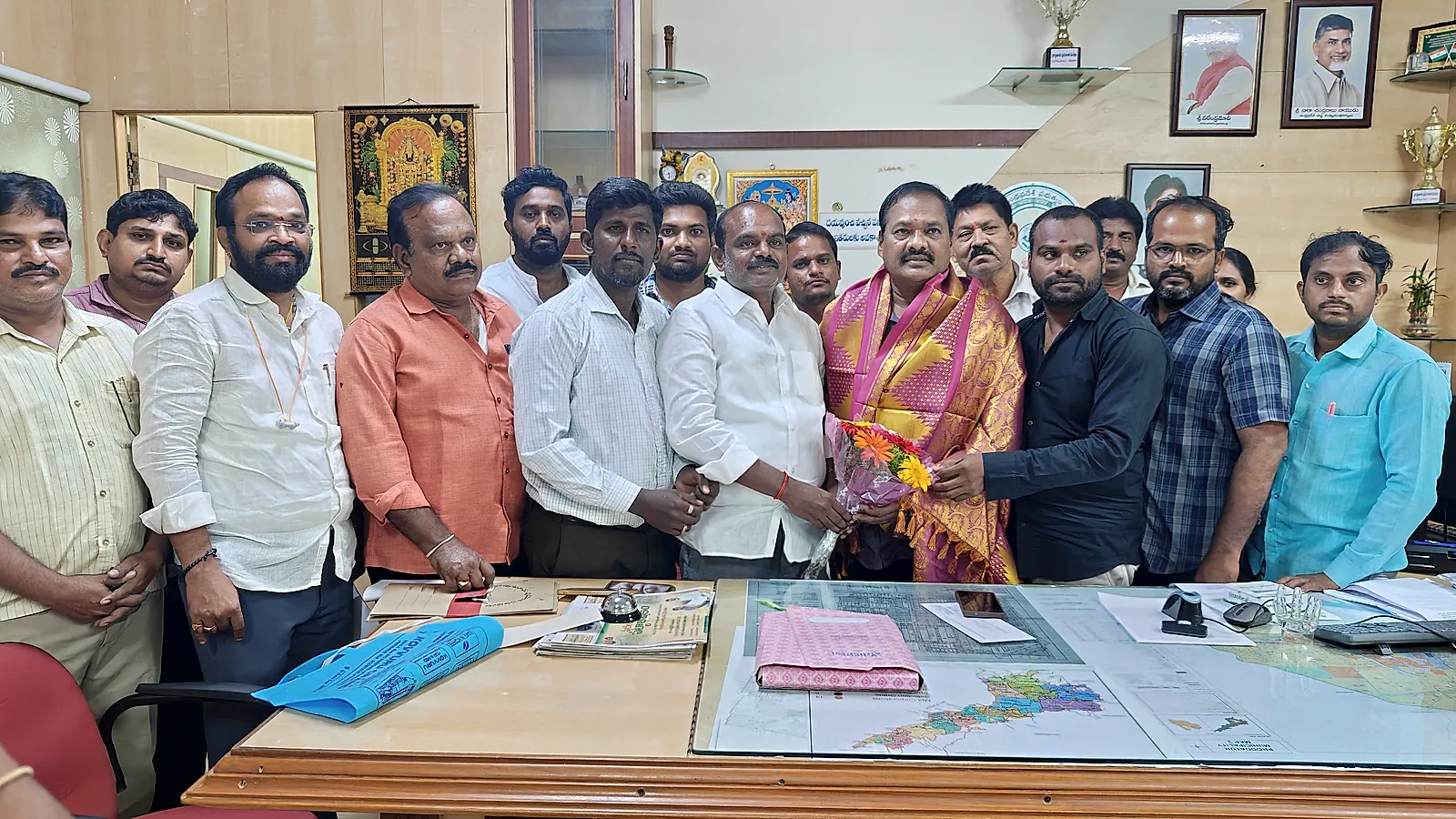 ప్రజాసేవలో కమిషనర్ శ్రీనివాస విశ్వనాథ్ సేవలు ప్రశంసనీయం