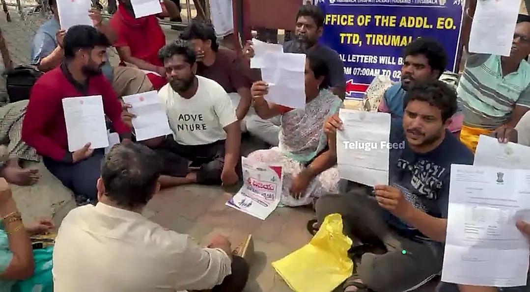 తిరుమలలో వీఐపీ దర్శనం రద్దుపై భక్తుల ఆందోళన