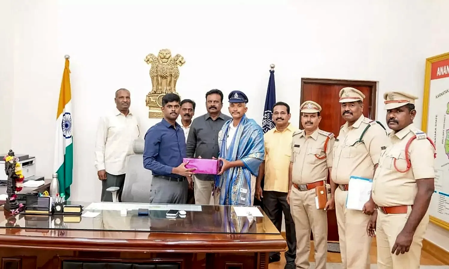 అనంతపురం రైల్వే స్టేషన్లో పెను ప్రమాదం తప్పించుకున్న ప్రయాణికుడు