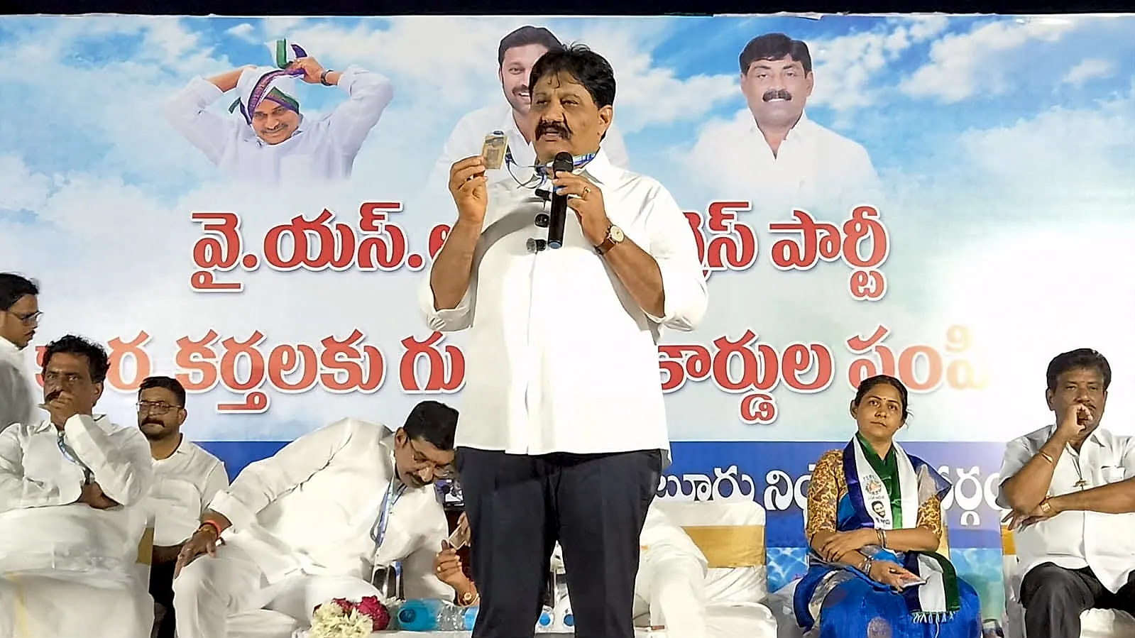 ప్రొద్దుటూరు నియోజకవర్గంలో వైయస్ఆర్సీపీ కార్యకర్తలకు గుర్తింపు కార్డుల పంపిణీ