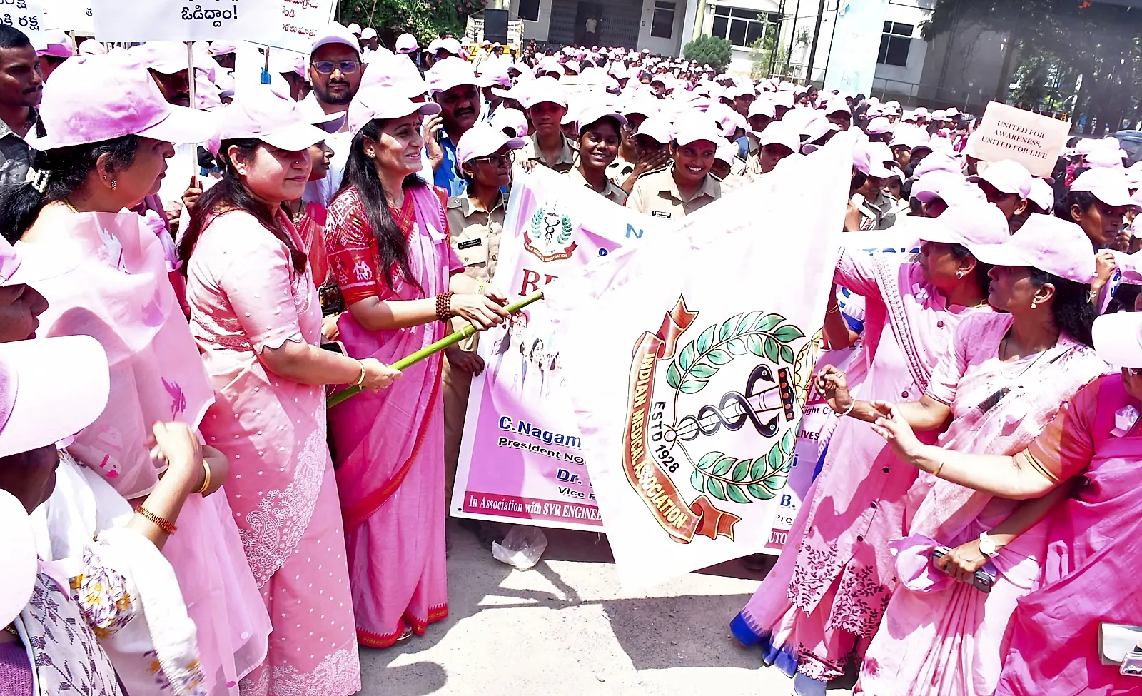 రొమ్ము క్యాన్సర్పై అవగాహనకు నంద్యాలలో పింక్ వాకథాన్
