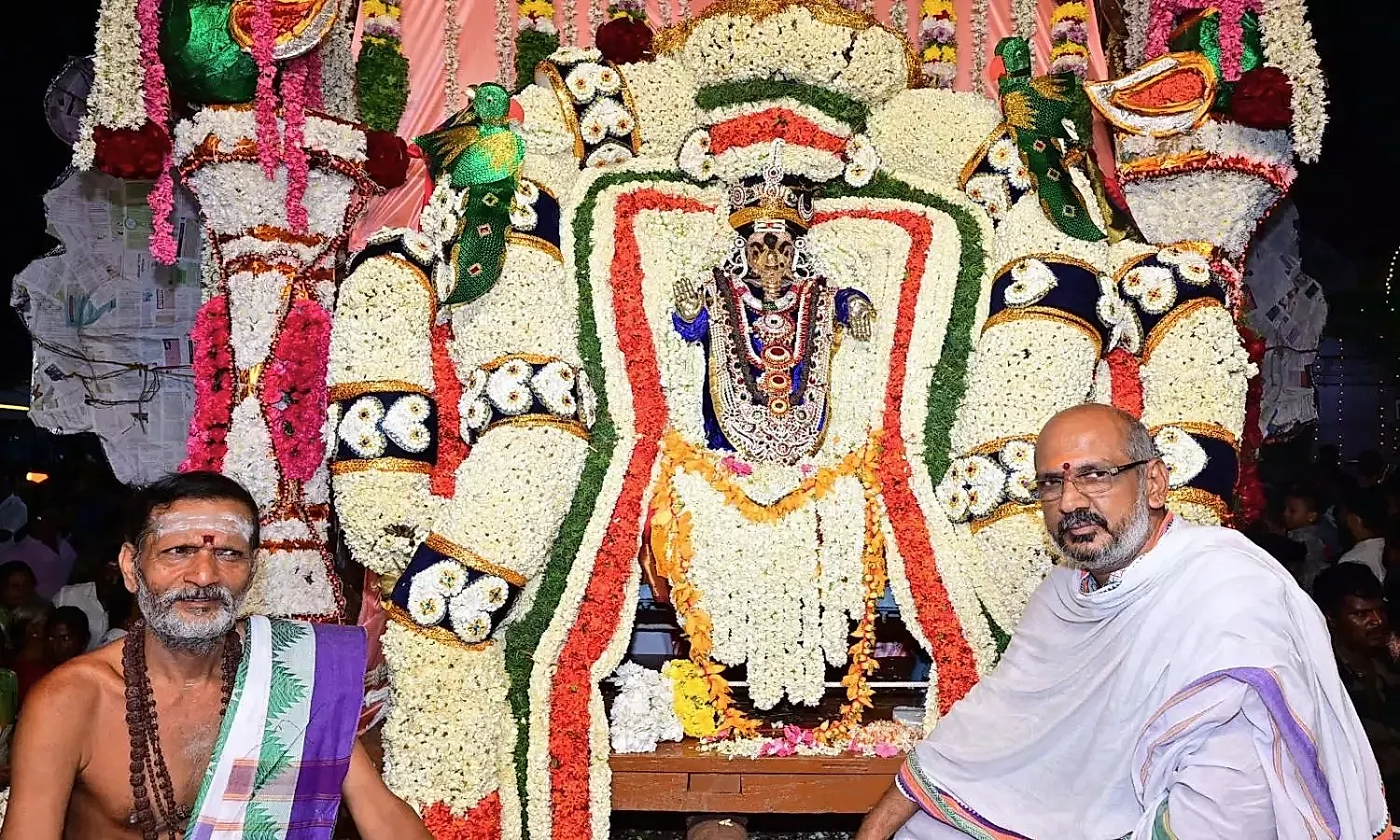కాణిపాకంలో వినాయక స్వామి పుష్పపల్లకి సేవకు భక్తుల రద్దీ