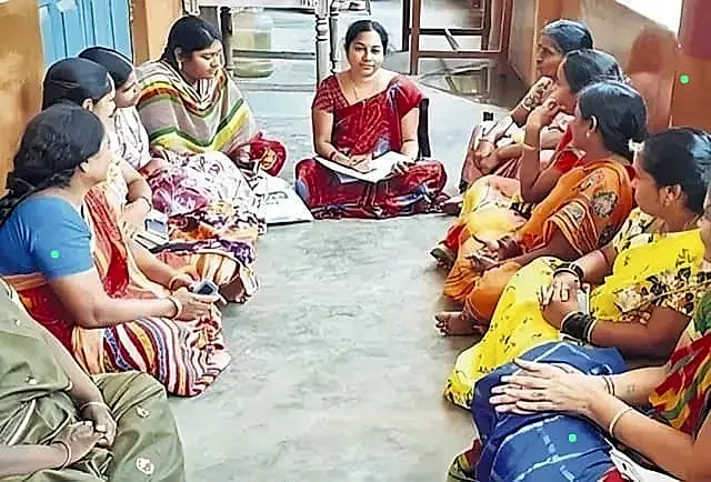 డ్వాక్రా మహిళలకు ఉచిత ఎగ్‌మార్ట్‌ యూనిట్లు – నెలకు లక్షలాది ఆదాయం లక్ష్యం