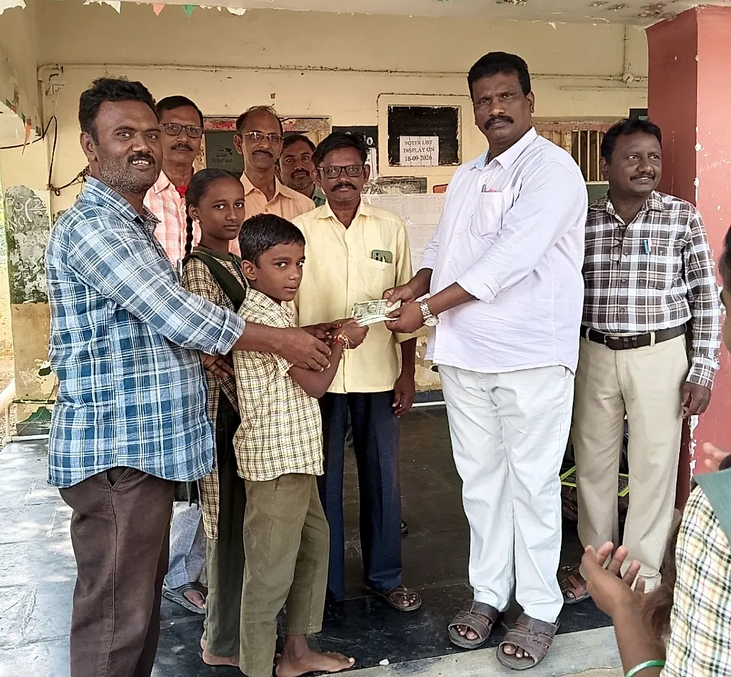 రాజుపాలెం జెడ్పీ ఉన్నత పాఠశాల విద్యార్థులకు ఆర్థిక సహాయం