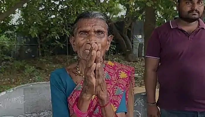 ఆధార్‌ అప్‌డేట్‌ పేరుతో 20 గుంటల భూమి బదలాయింపు ఆరోపణ