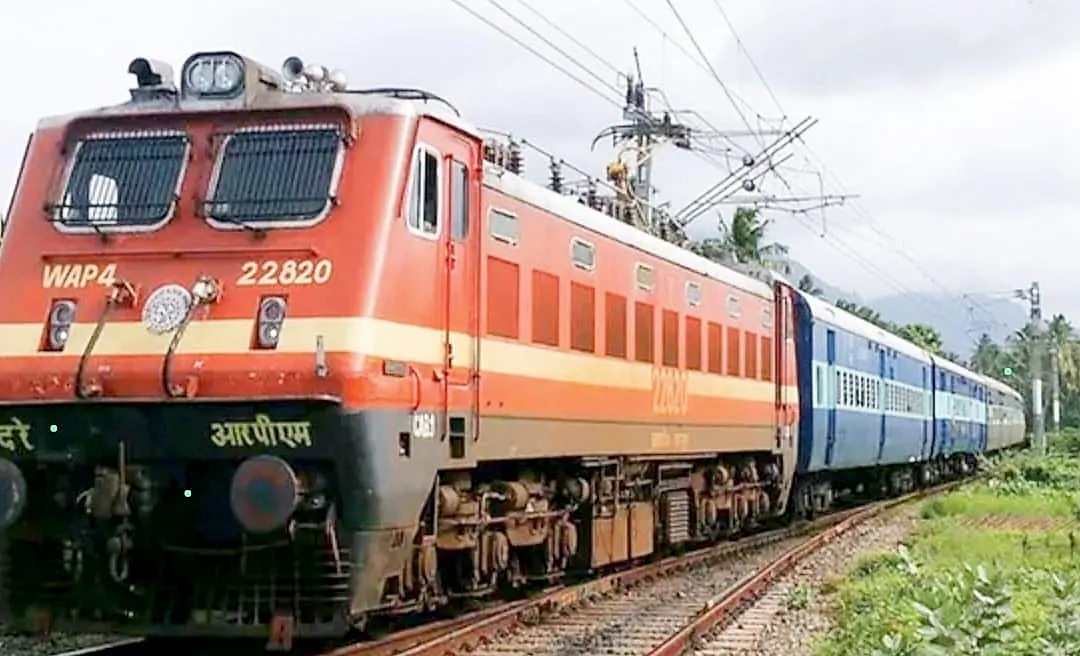 రైల్వే ప్రయాణికులకు కరెంట్ బుకింగ్ సదుపాయం