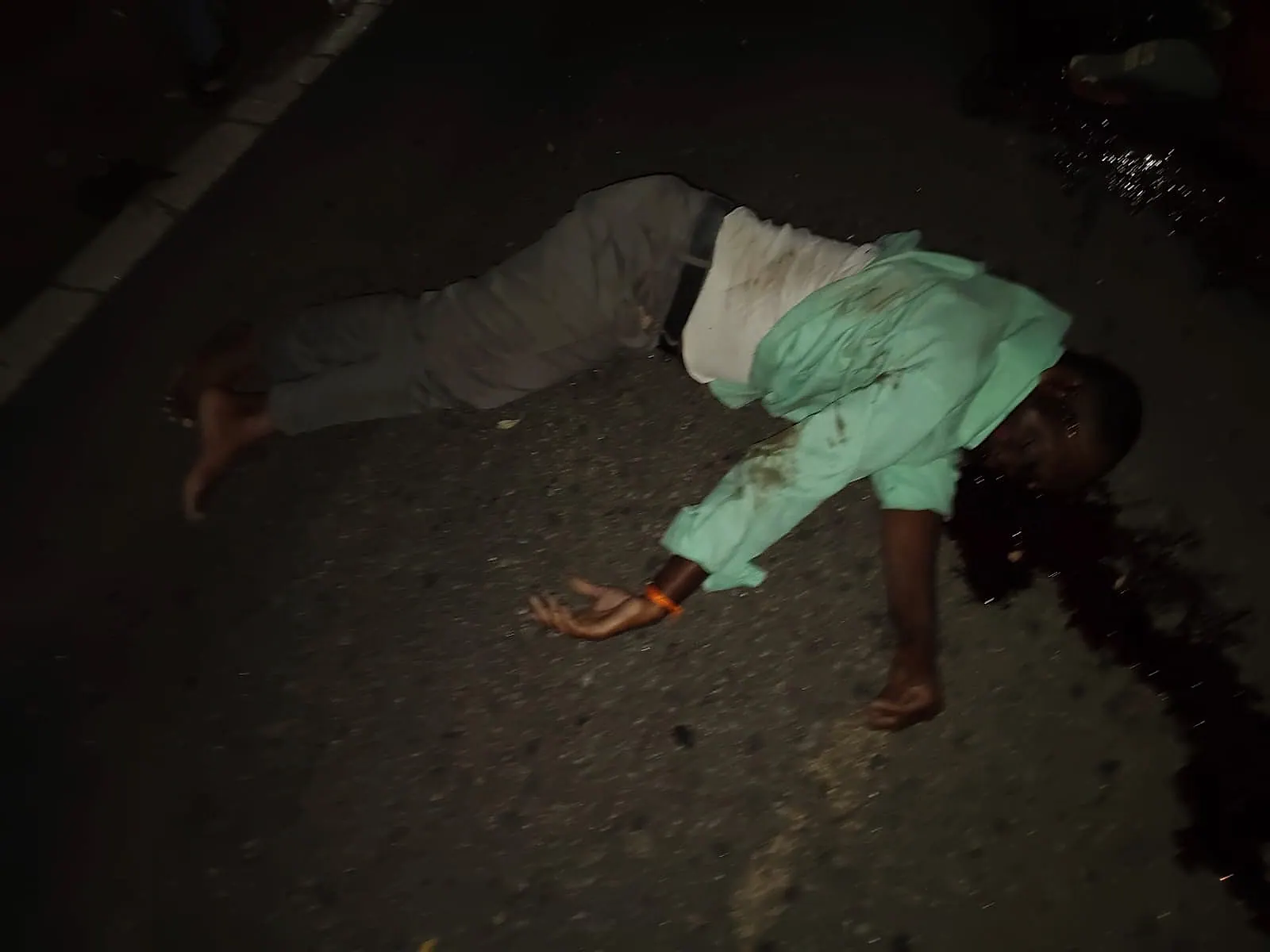 గొల్లపల్లి సమీపంలో రోడ్డు ప్రమాదం… ముగ్గురు మృతి