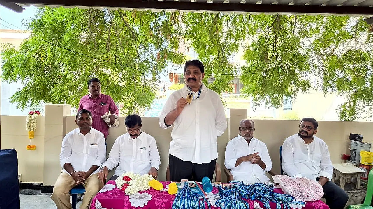 ప్రొద్దుటూరులో వైఎస్ఆర్సిపి కార్యకర్తలకు ఐడి కార్డుల పంపిణీ