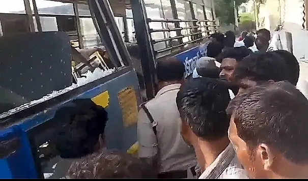 కడపలో ప్రైవేట్ స్కూల్ బస్సు ప్రమాదం