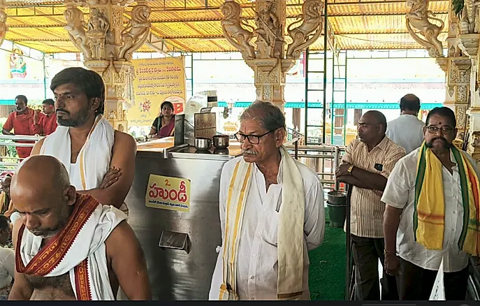 జంగారెడ్డిగూడెం గోకుల తిరుమల పారిజాత గిరి దేవస్థానంలో హుండీ లెక్కింపు