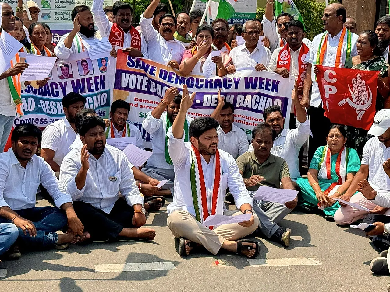 జ్ఞానేష్ కుమార్ రాజీనామా చేయాలి: ఇండియా కూటమి డిమాండ్