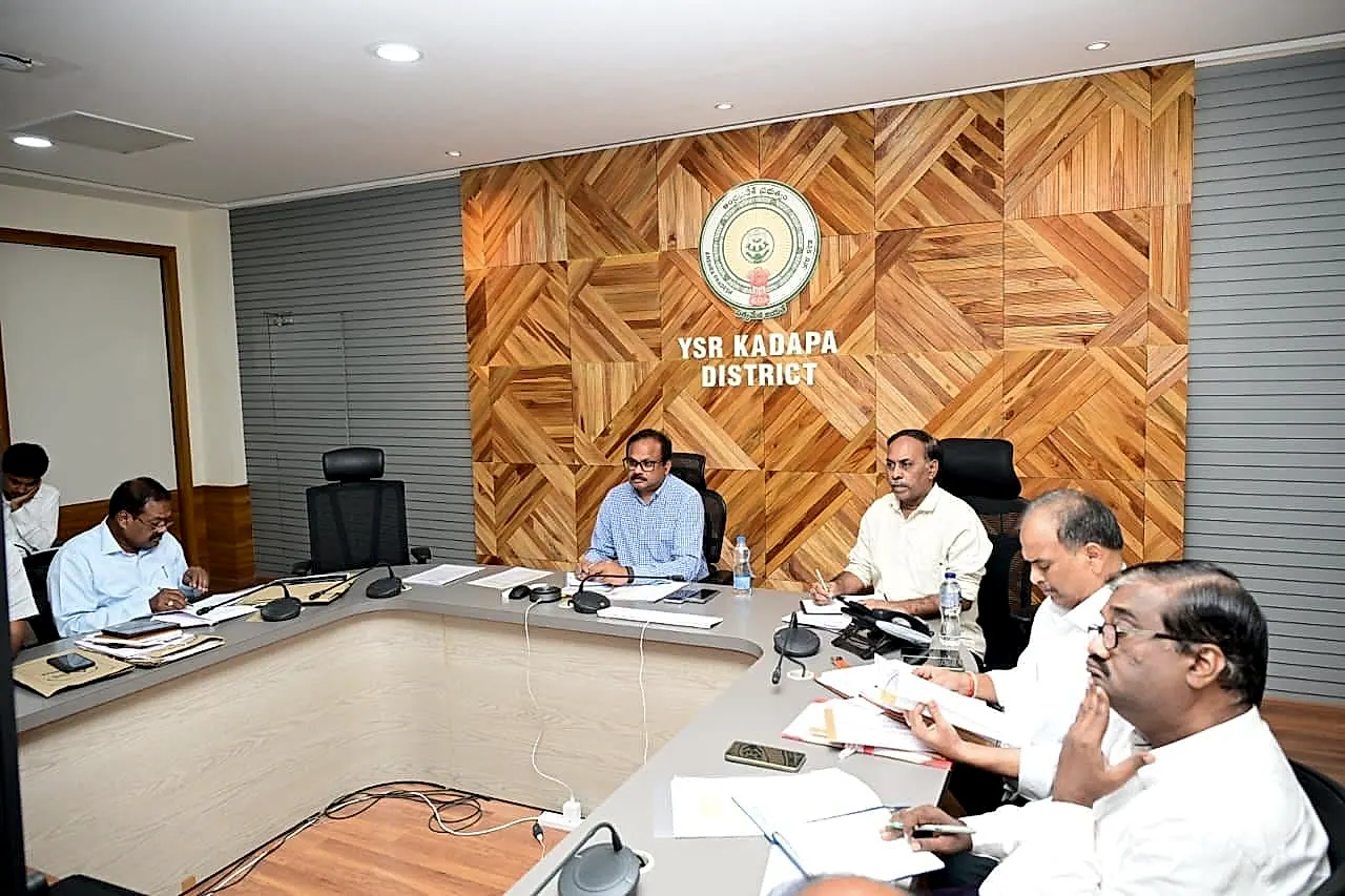 స్థానిక సంస్థల ఎన్నికల సన్నద్ధతపై కలెక్టర్ సమీక్ష
