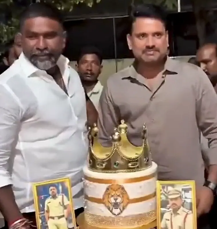 నంద్యాల పోలీస్ స్టేషన్లో పుట్టినరోజు సంబరాలు… వీడియో వైరల్