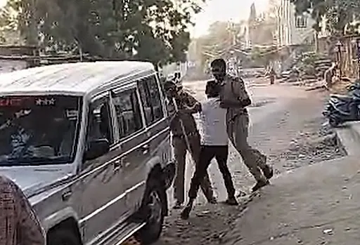 ఆర్మీ జవాన్‌పై యాడికి పోలీసుల అమానుష ప్రవర్తన ఆరోపణ
