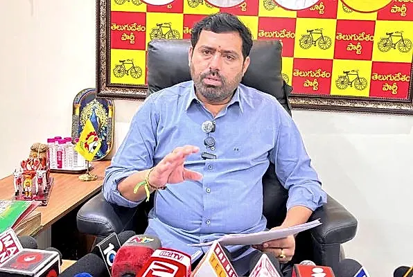 కనకదుర్గ ఎగ్జిబిషన్పై కమిషనర్ వైఖరికి జీవీ ప్రవీణ్ కుమార్ రెడ్డి విమర్శలు
