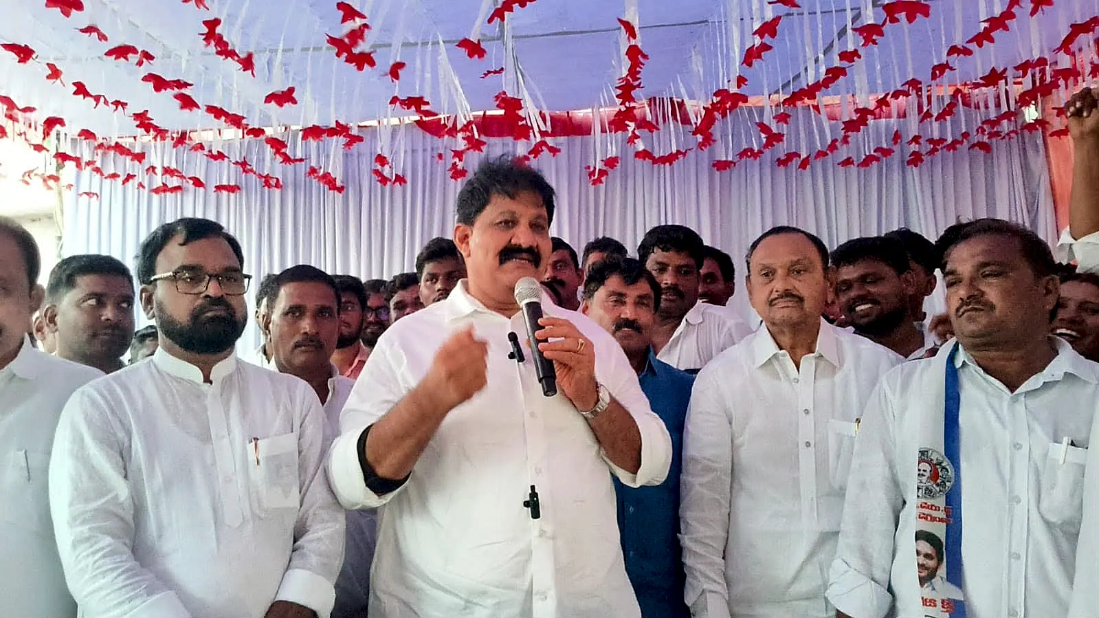 మైదుకూరులో టీడీపీకి షాక్: 200 కుటుంబాలు వైయస్ఆర్సీపీలోకి