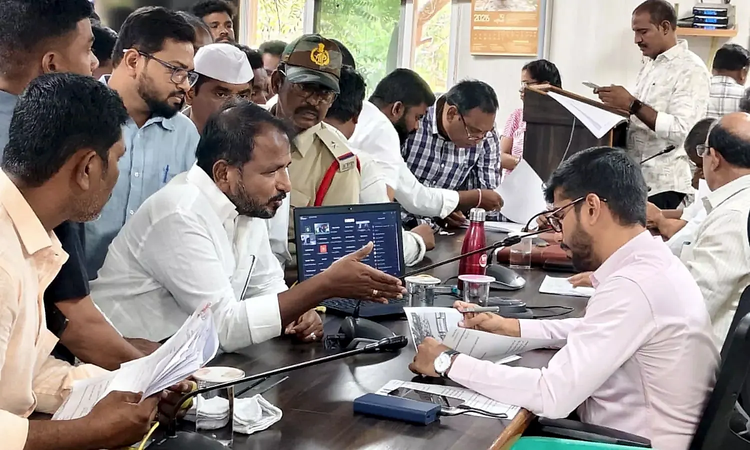 అనంతపురం జిల్లాలో ఎన్నికలు ప్రశాంతంగా జరగాలి: కలెక్టర్‌కు శైలజానాథ్ వినతి