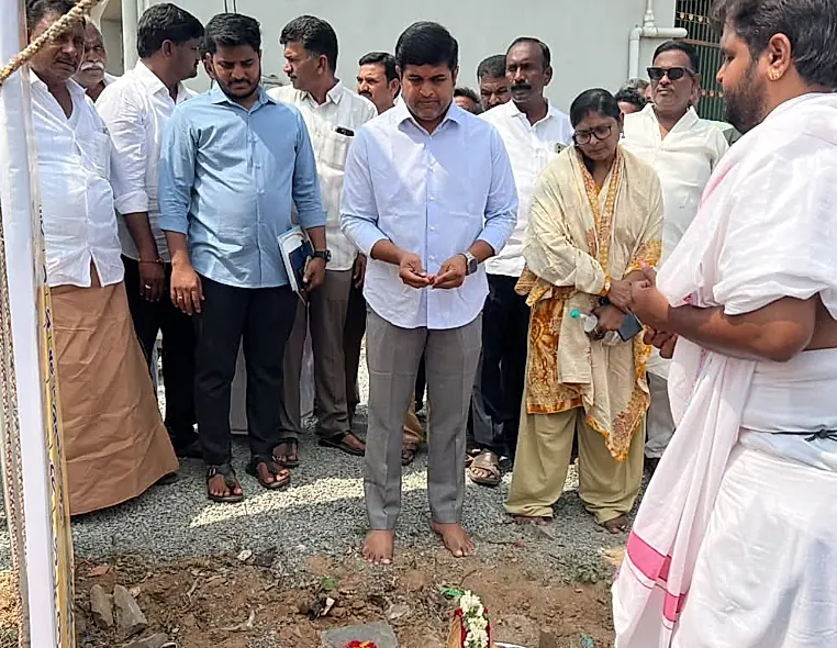 కమలాపురం నగర పంచాయతీలో సీసీ రోడ్ల నిర్మాణానికి భూమిపూజ