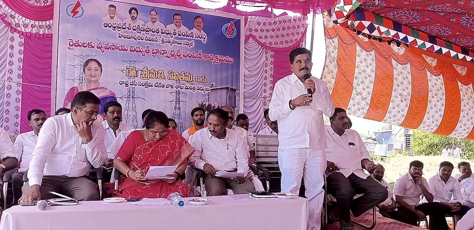 పెనుకొండ రైతులకు 157 విద్యుత్ ట్రాన్స్ఫార్మర్లు పంపిణీ