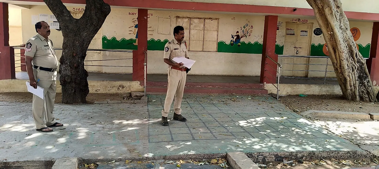 కమలాపురం మున్సిపల్ పోలింగ్ కేంద్రాల పరిశీలన