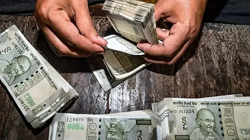 పదో తరగతి చదివి డీఎస్పీ అవతారం… నిరుద్యోగుల నుంచి రూ.26 లక్షలు మోసం