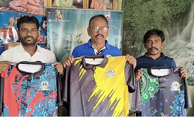 అనంతపురంలో ‘ఫాదర్ విన్సెంట్ ఫెర్రర్ ఎంప్లాయిస్ క్రికెట్ లీగ్’కు టీషర్ట్ల ఆరంభం
