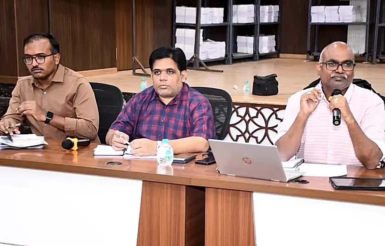 ఎన్నికల నిర్వహణలో అశ్రద్ధకు తావు లేదు: కమిషనర్‌ చల్లా ఓబులేసు
