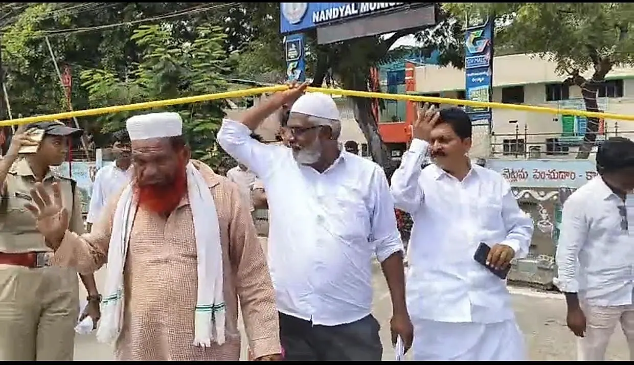 నంద్యాల మున్సిపల్‌లో ఎన్ఓసీల జారీపై వివాదం