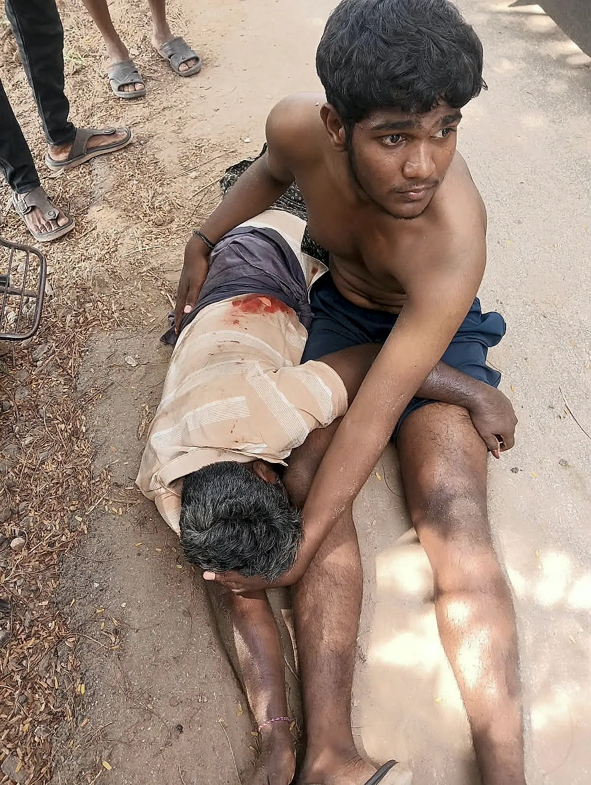 నాగంపేటలో గొడ్డలితో దాడి కలకలం