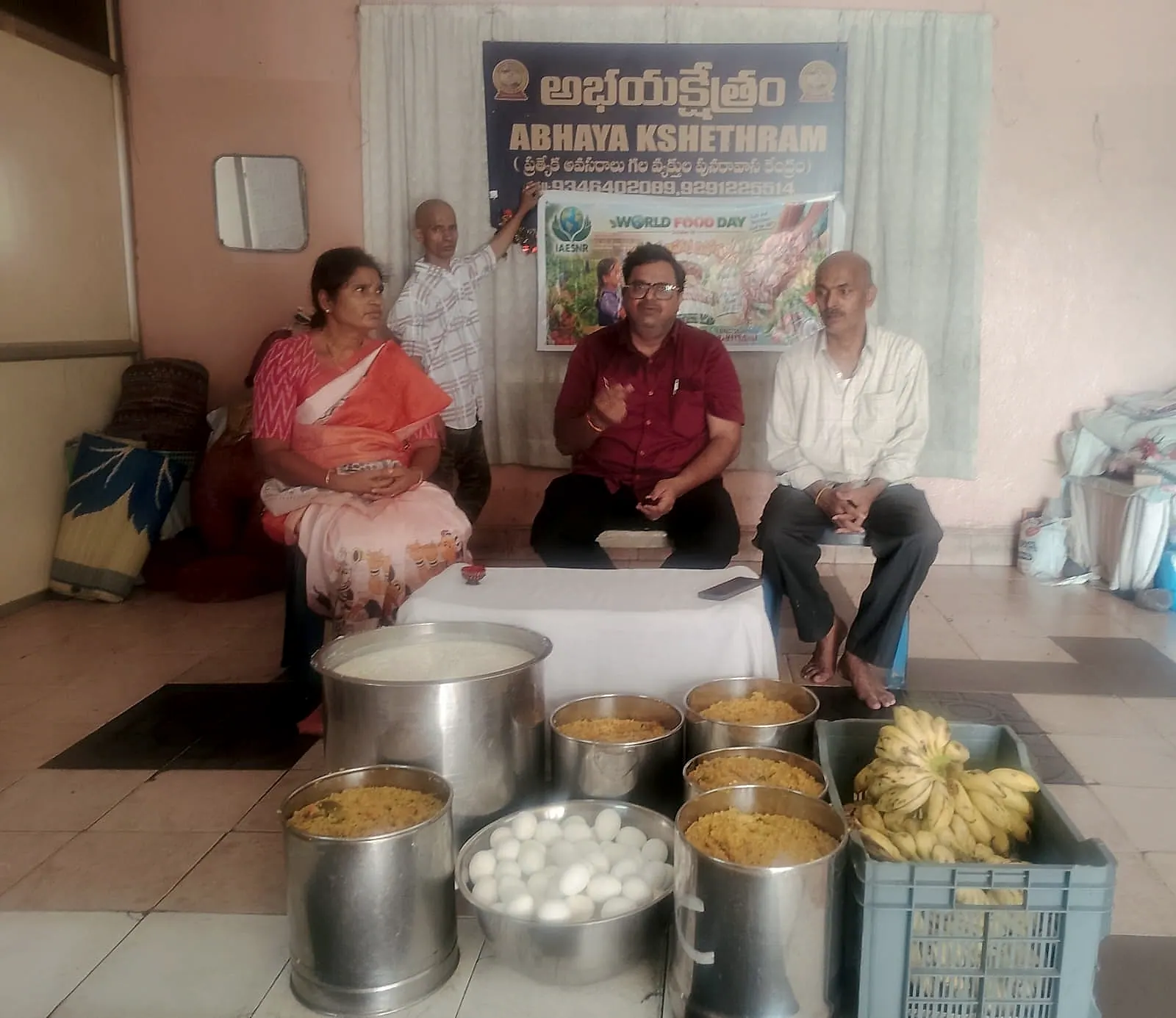ప్రపంచ ఆహార దినోత్సవం సందర్భంగా అభయ క్షేత్రంలో 200 మందికి భోజనం