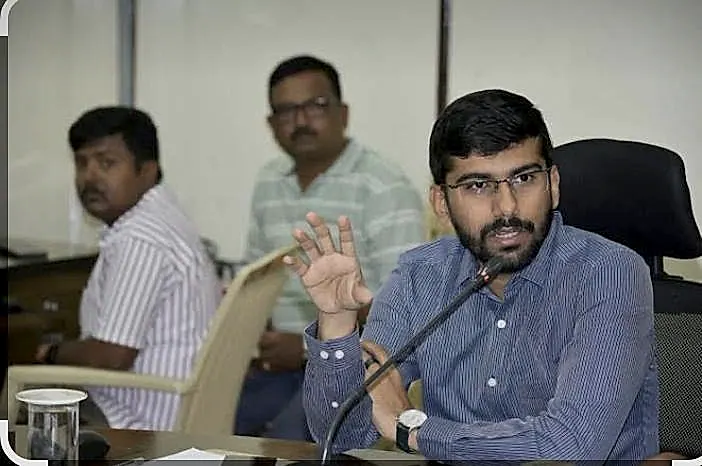 నామినేషన్ చివరి రోజు అప్రమత్తంగా ఉండాలి: కలెక్టర్ ఆనంద్ సూచన
