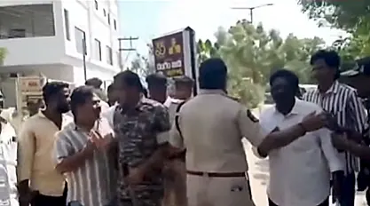 ధర్మవరం మున్సిపల్ నామినేషన్లలో ఉద్రిక్తత